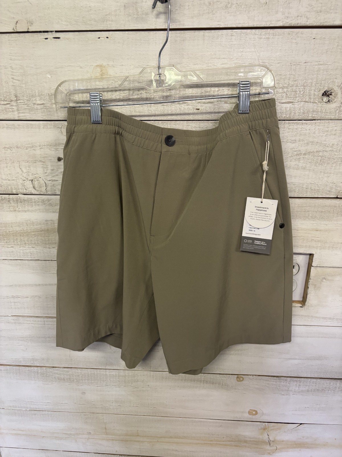 Vuori Men\'s Aim Elastic Waist Short Classic Artichoke Size Medium NEW Vuori Men\'s Aim Elastic Waist Short Classic Artichoke Size Medium NEW