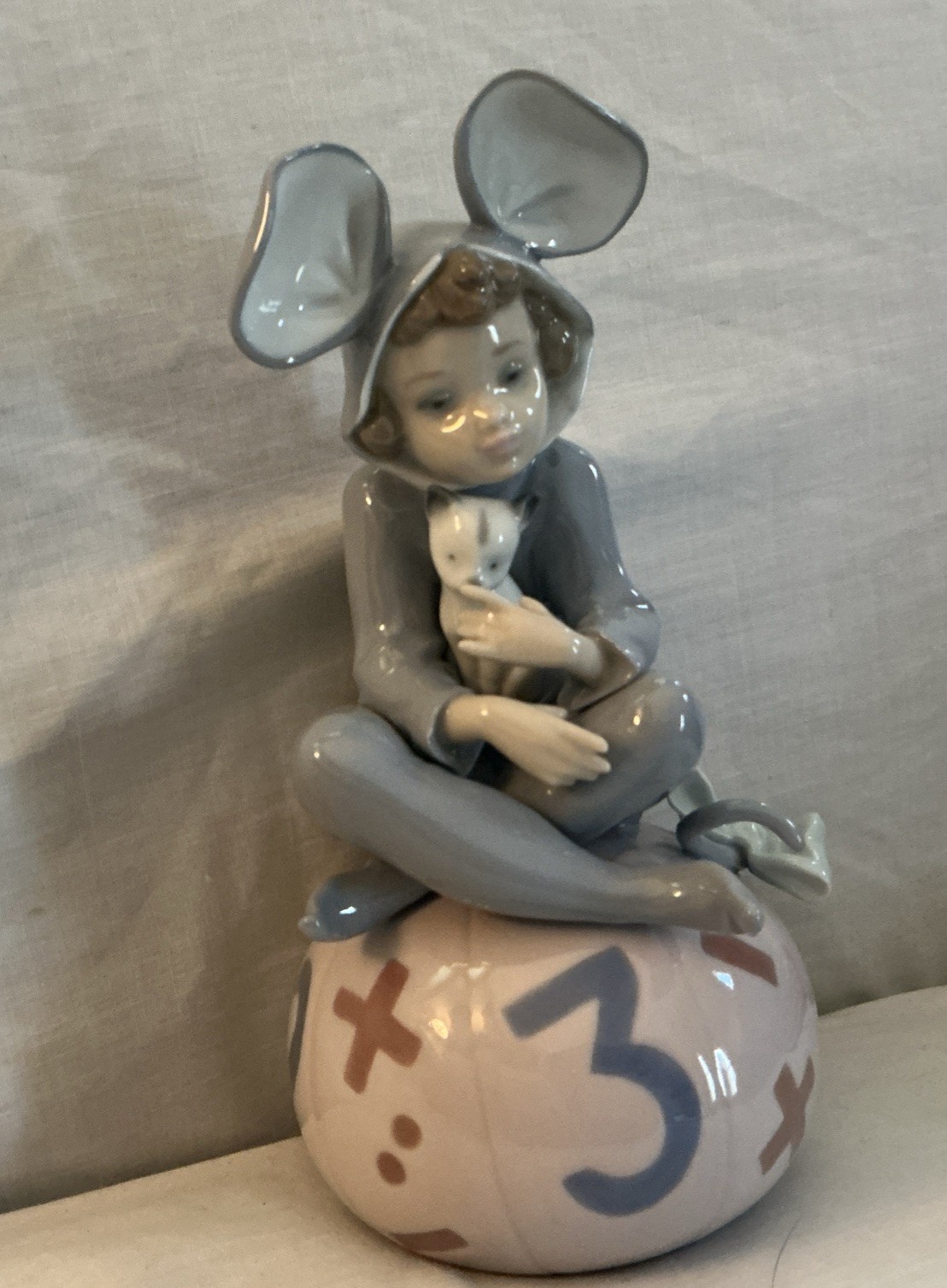 Lladro LOVING MOUSE #5583 Child In Mouse Costume Holding Cat - Mint No Box