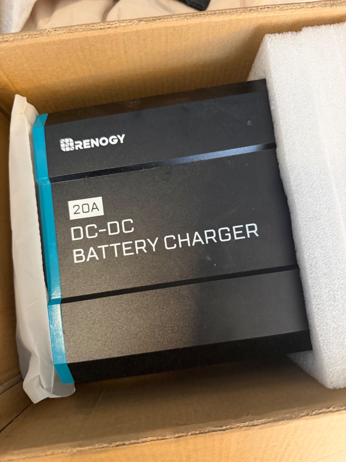 NEW IN BOX Renogy 12-Volt 20 Amp DC to DC On-Board  Battery Charger