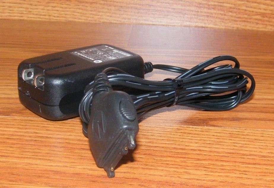 Genuine Motorola (DCH4-050US-0302) 5.0V 800mA Solid Black Wired - Power Supply  