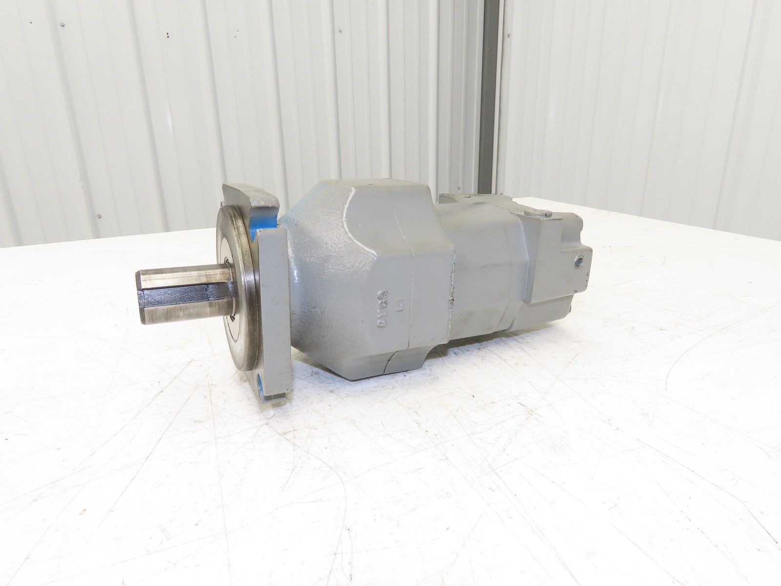 Sumitomo Eaton 2BC29AA4C-B Hydraulic Orbit Motor 4-Bolt 32mm Shaft