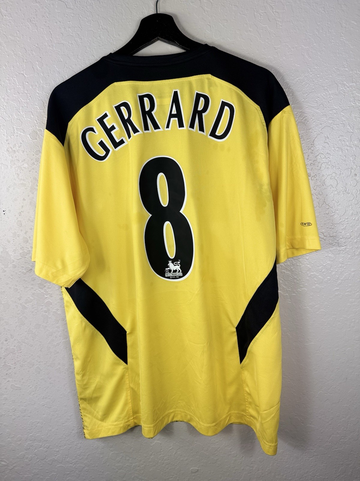 LIVERPOOL 2004/2005 AWAY FOOTBALL SHIRT REEBOK #8 GERRARD SIZE L ADULT LIVERPOOL 2004/2005 AWAY FOOTBALL SHIRT REEBOK #8 GERRARD SIZE L ADULT