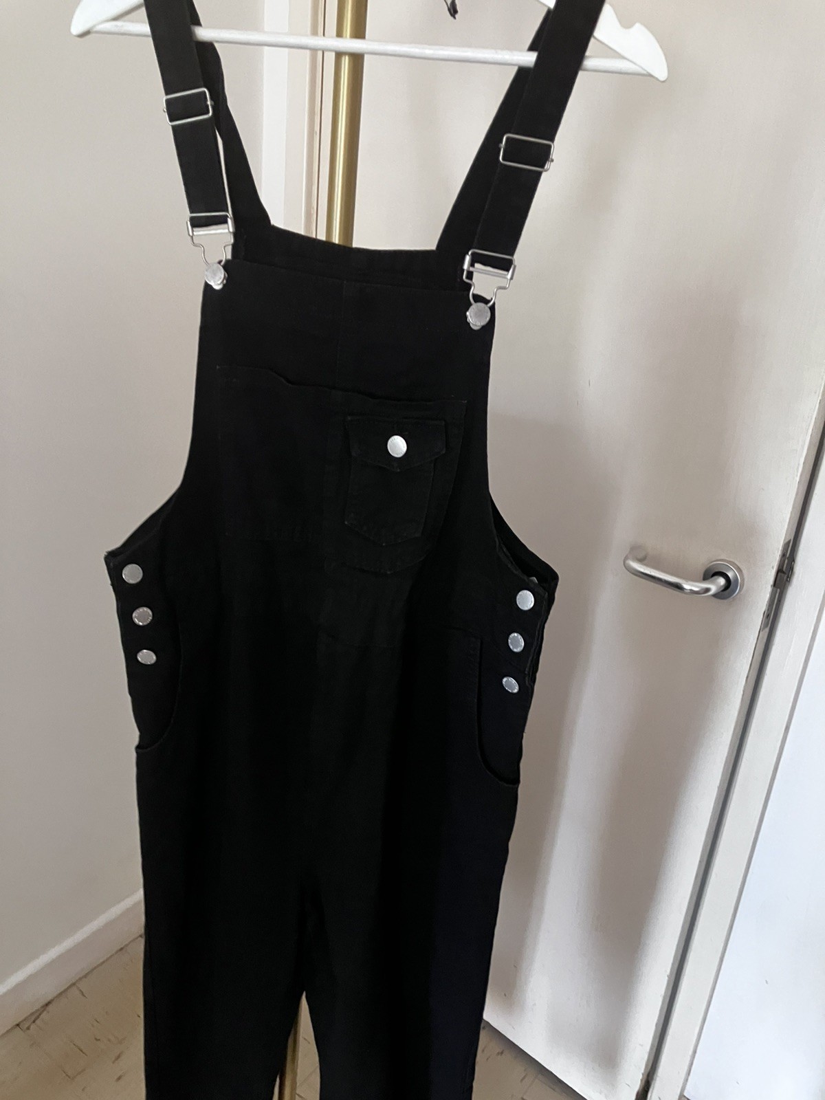 Shein Size M Uk 10 Black Cropped Dungarees With Packaging Leg 24 Inched Shein Size M Uk 10 Black Cropped Dungarees With Packaging Leg 24 Inched
