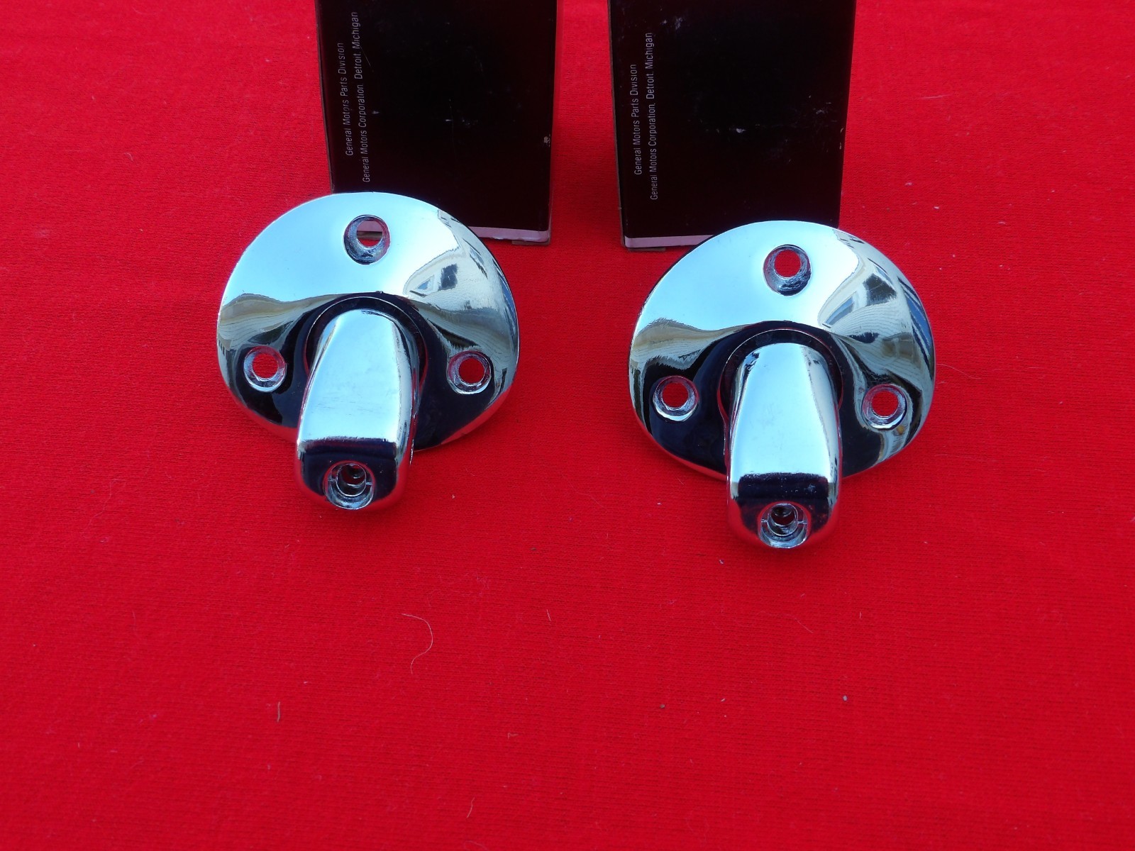 NOS VINTAGE 1964-1972 CHEVELLE GTO SKYLARK GM ORIG PR SUN VISOR MOUNT BASES 427