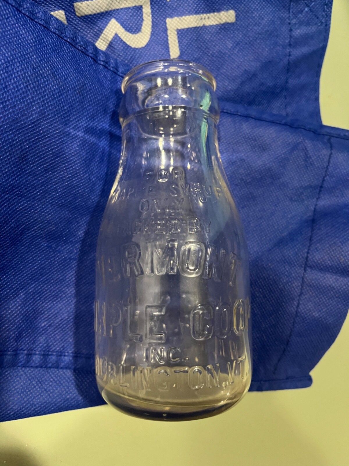 RARE 1920s Burlington VT Maple Syrup milk bottle 1/2 pint Vermont Trees