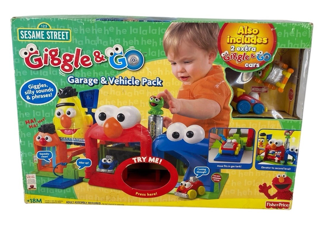 Rare Fisher-Price Sesame Street Giggle \'n Go Garage playset 2007 NEW IN BOX READ