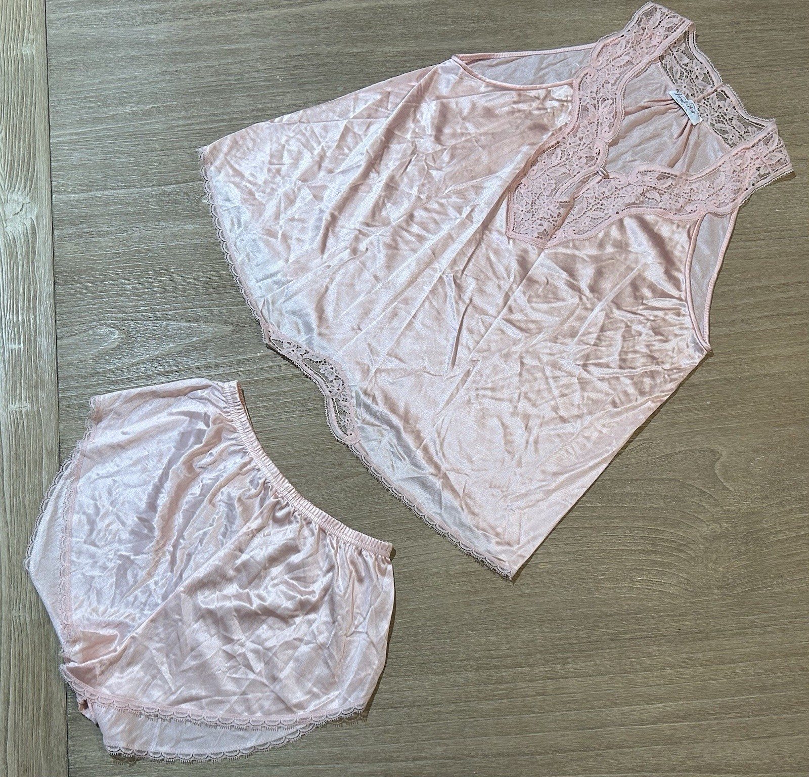 Vtg 80s Vanity Fair Pastel Pink Lace Cami & Petti Shorts Loungewear Set XS