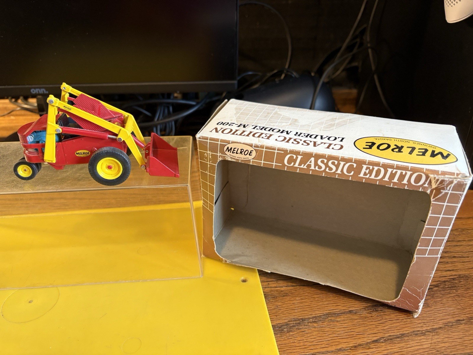 Melroe Bobcat M-200 Loader - Clover 1:25 Scale Diecast Model NIB RARE HTF