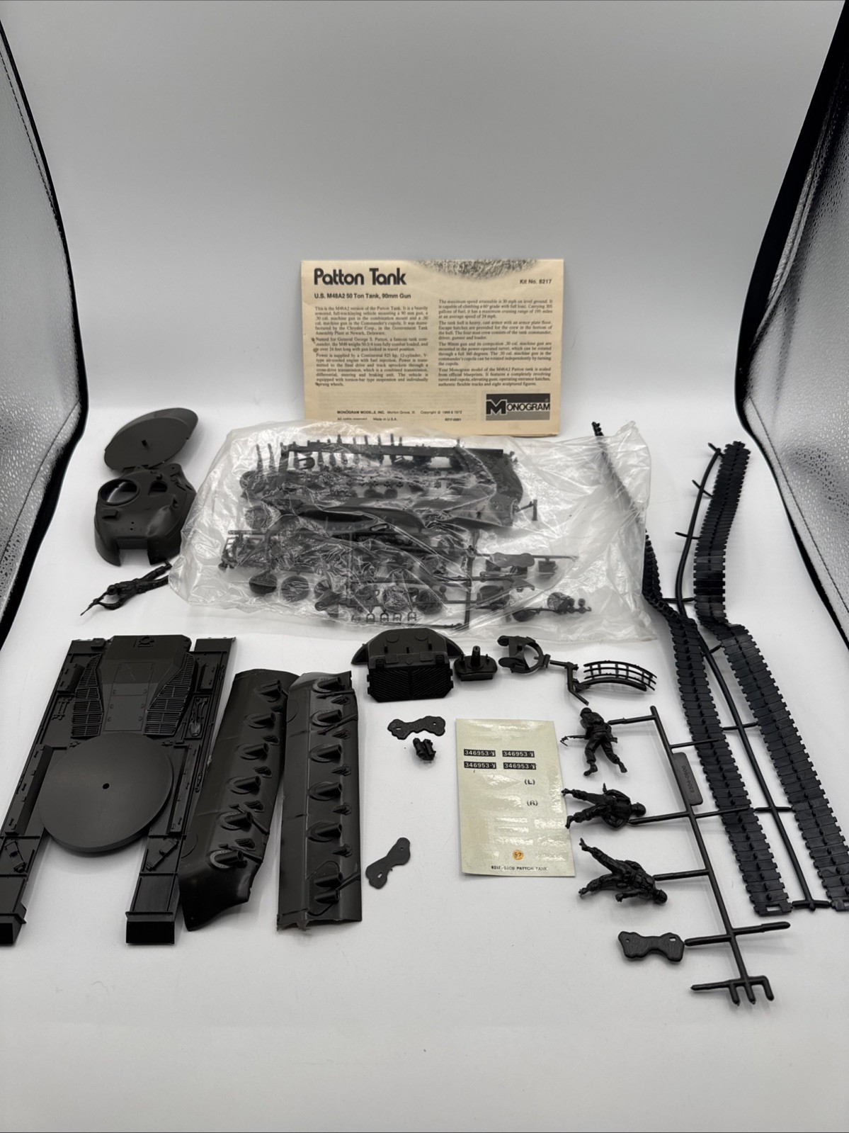 Monogram Armor Series Patton Tank Model  8217 Kit 1/35 Scale No box Complete