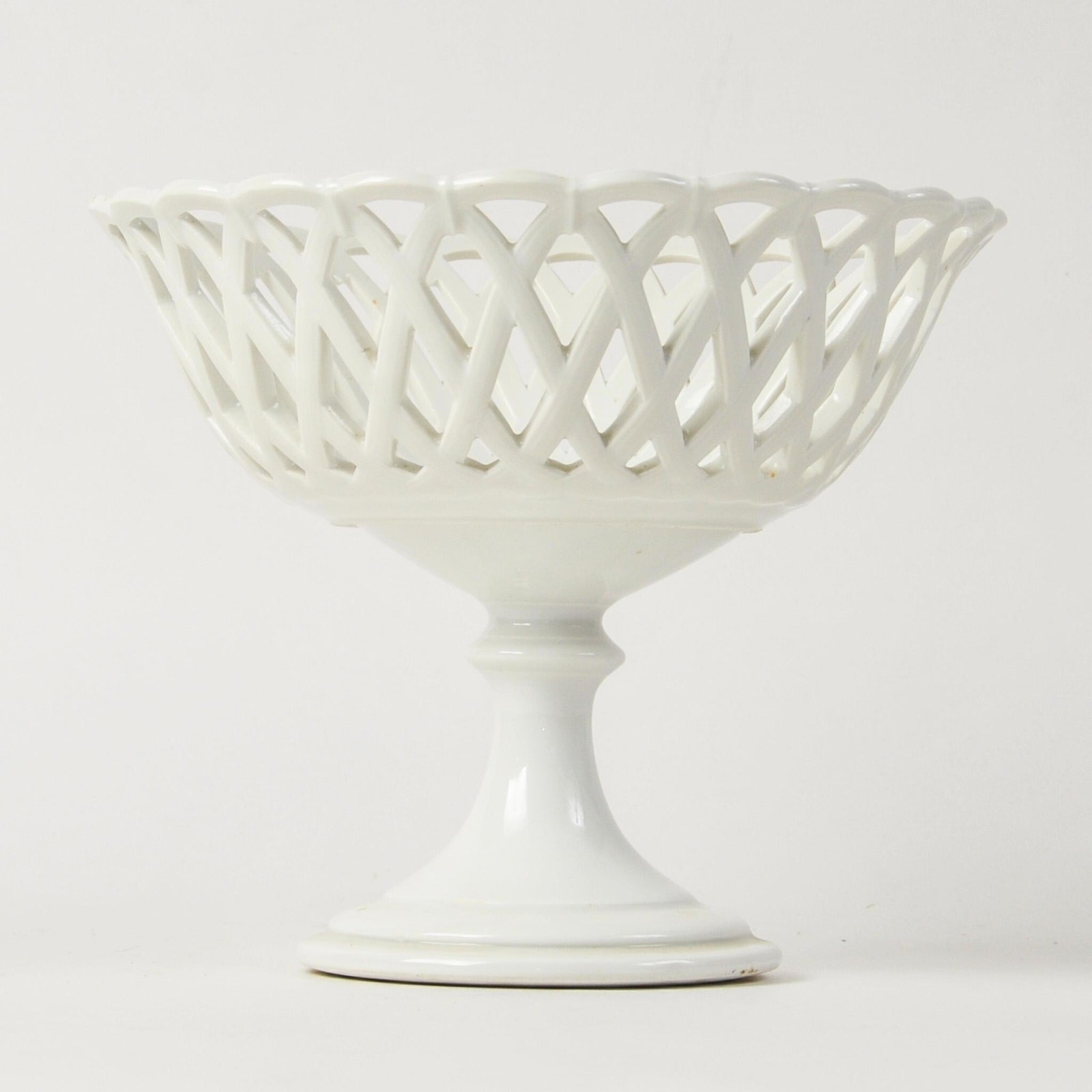 Antique French Empire Porcelain Compote Bowl – 19th-Century Lattice Pedestal