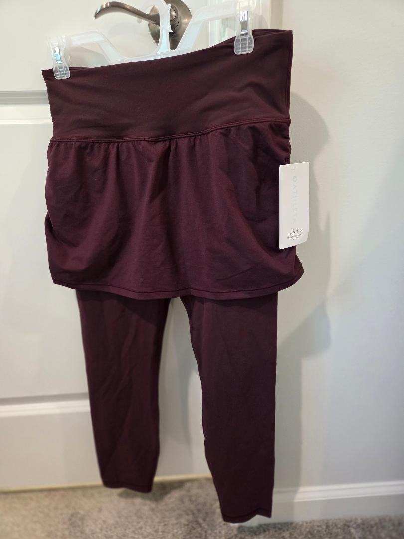 New with Tags Athleta Elation 2 in 1 7/8 tight skirted capri New with Tags Athleta Elation 2 in 1 7/8 tight skirted capri