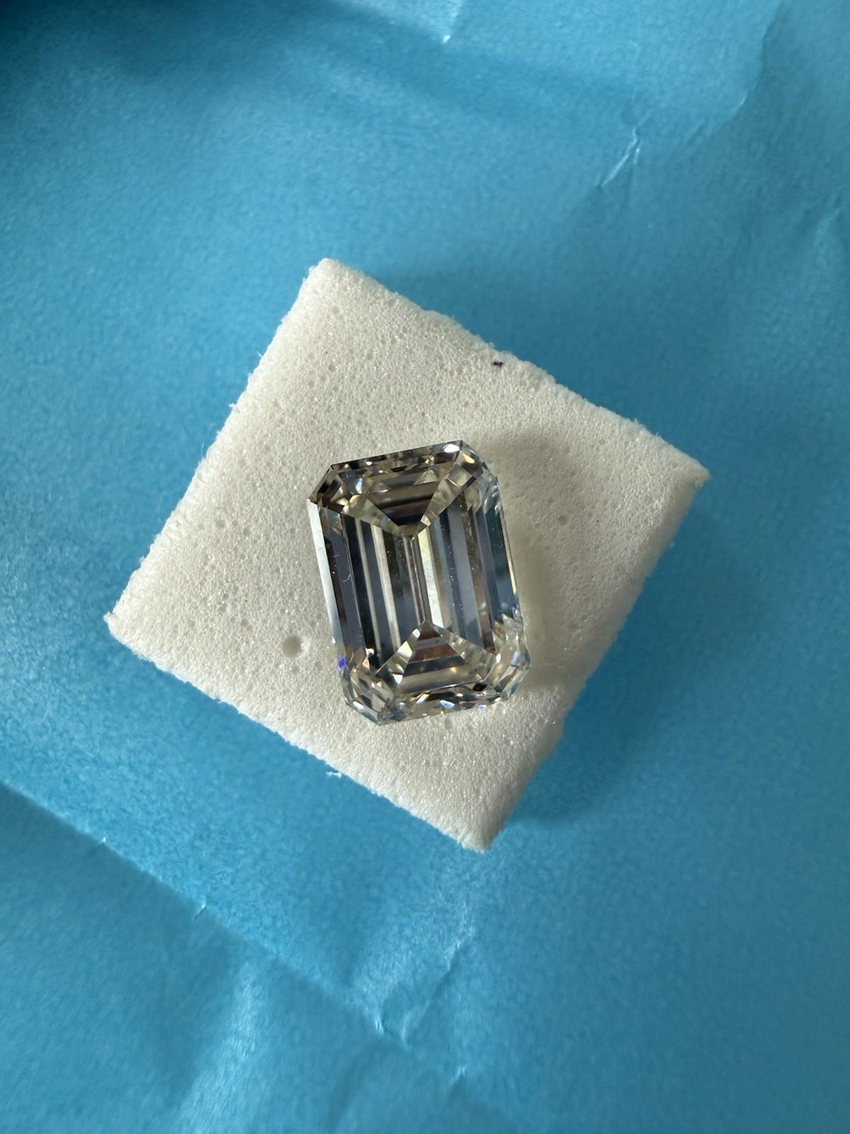 IGI Lab Emerald Cut Diamond 3.00ct H VS1 9.65x6.87x4.70mm