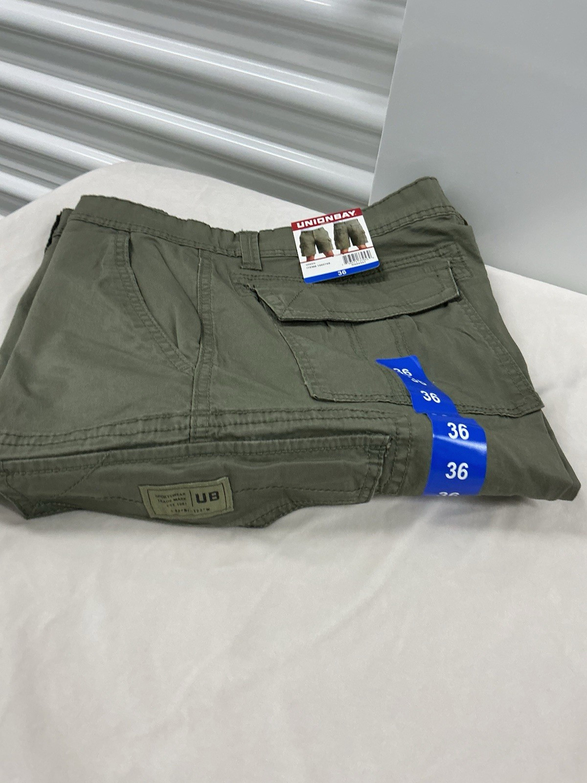 UNIONBAY Men’s Green Solid Cargo Shorts w/ Cargo Pockets Logo Accent