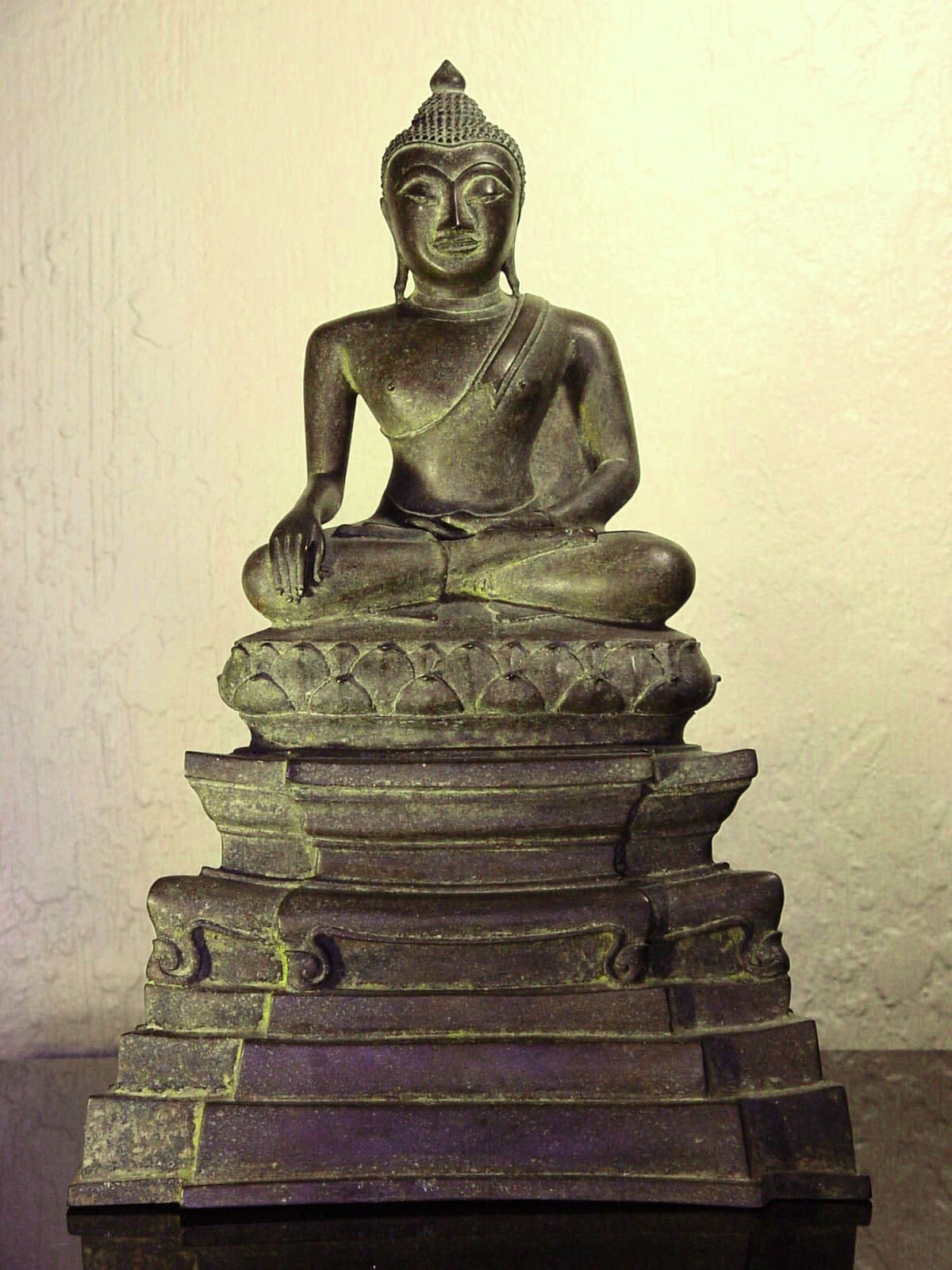 RARE BRONZE FIGURE OF A \'LANNA\' BUDDHA SHAKYAMUNI. LANNA KINGDOM. 16/17th C.