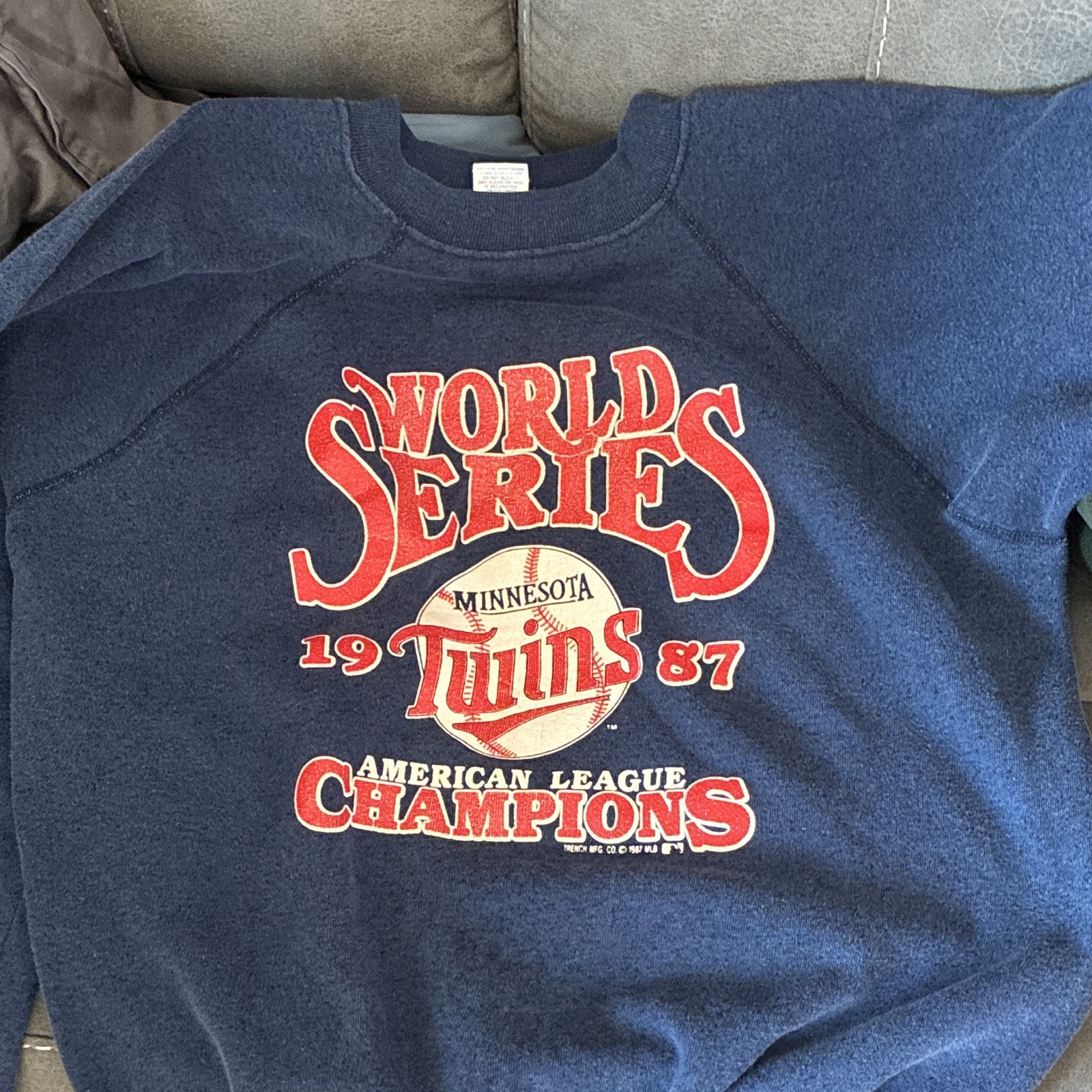 Trench Minnesota Twins 1987 World Series AL Champions Blue Sweatshirt L Trench Minnesota Twins 1987 World Series AL Champions Blue Sweatshirt L