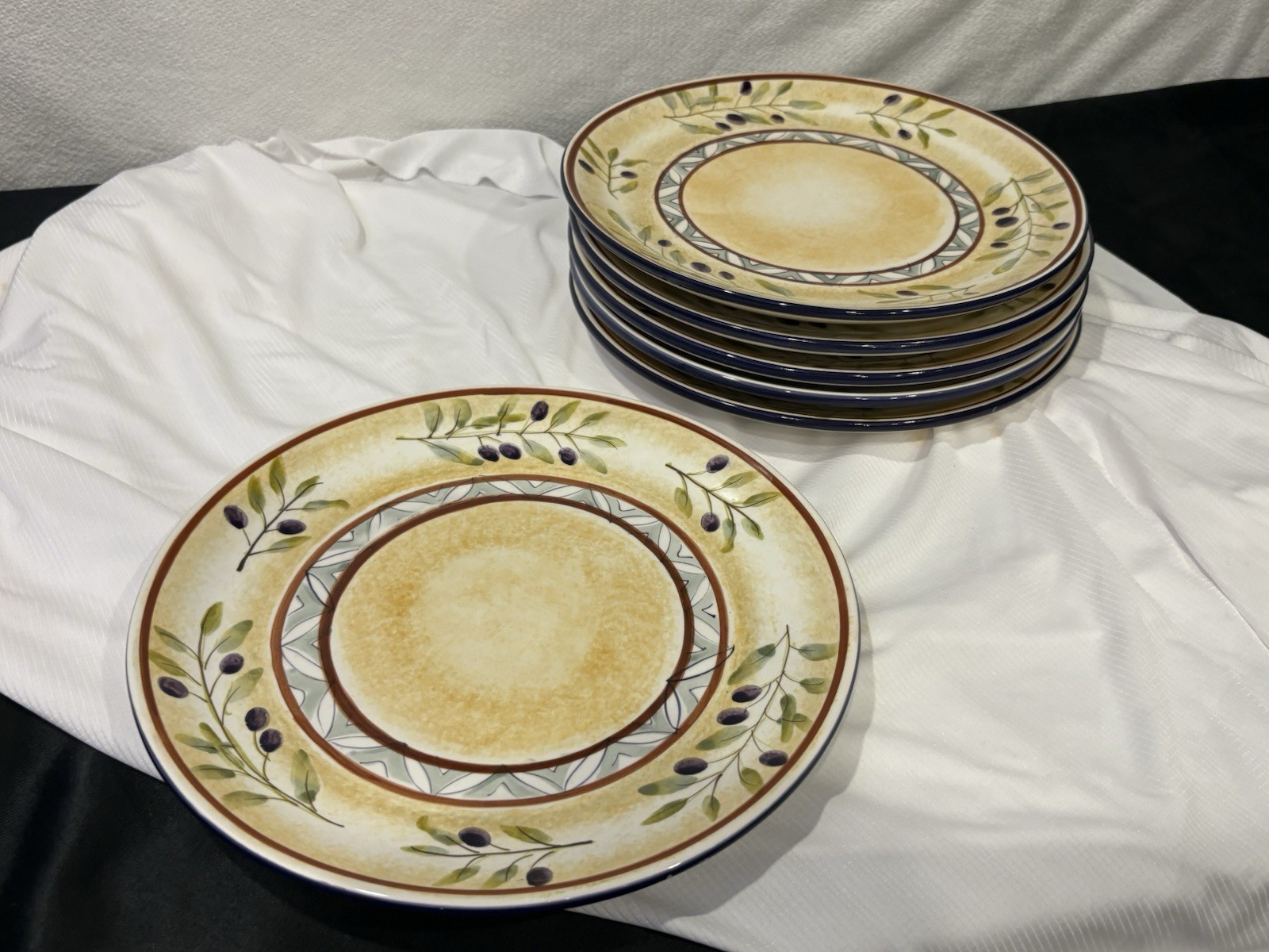 Six (6) Les Olives by Sakura (Gracey Knight) 10 3/4” Dinner Plates Six (6) Les Olives by Sakura (Gracey Knight) 10 3/4” Dinner Plates