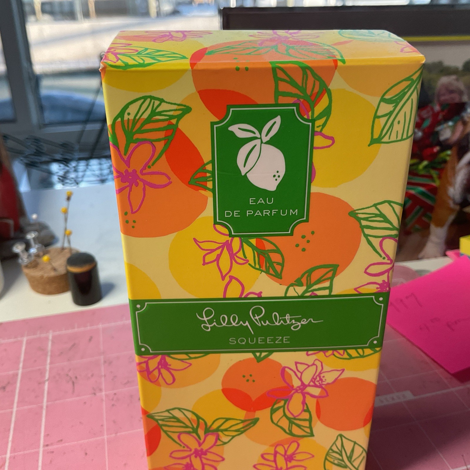 Lilly Pulitzer Squeeze EDP Spray 100ml. / 3.4 Oz. New In Sealed Box. Lilly Pulitzer Squeeze EDP Spray 100ml. / 3.4 Oz. New In Sealed Box.