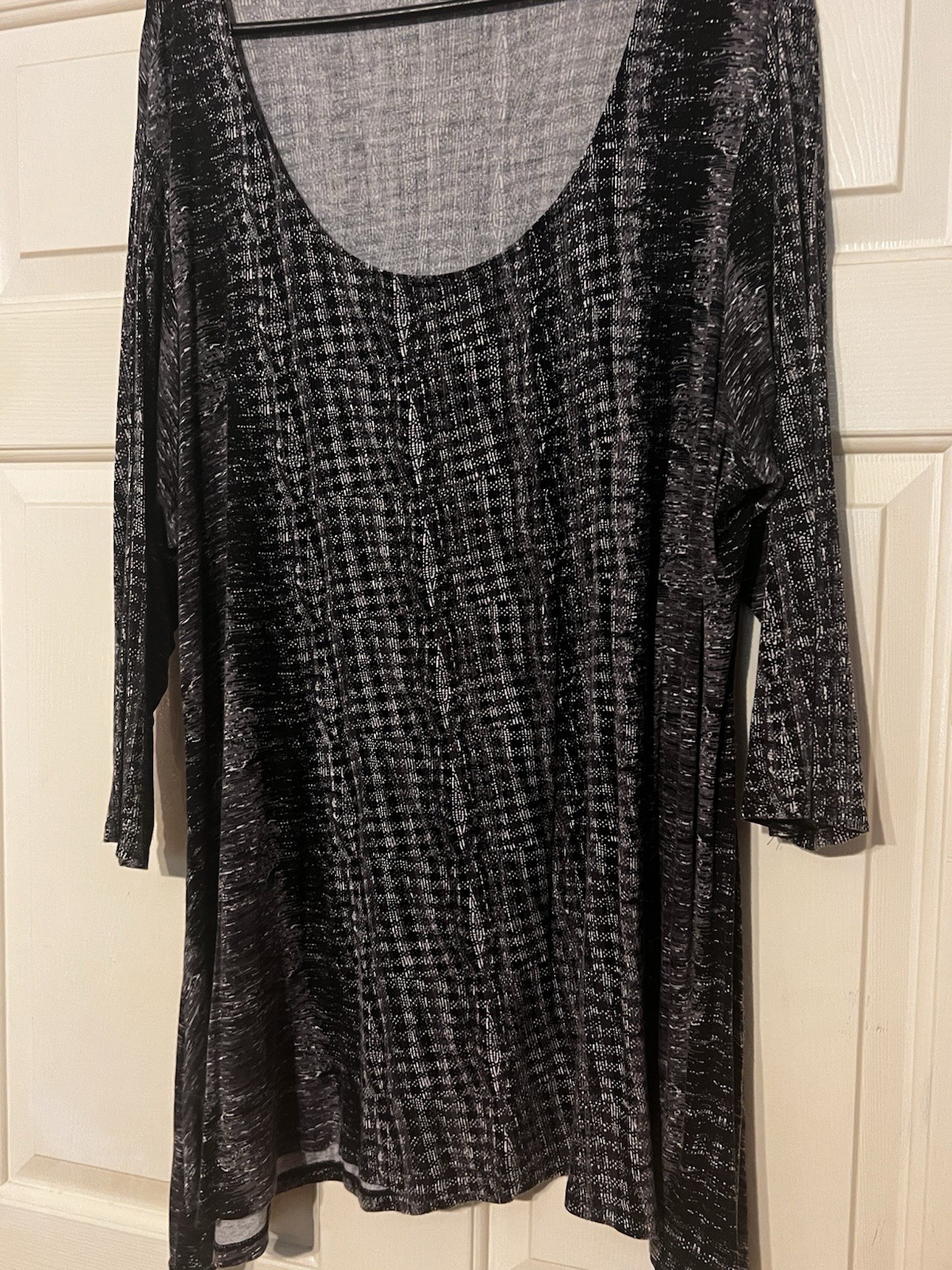 Rose + Olive Women’s Top Size 3X Long Sleeve Black Grey Abstract Print