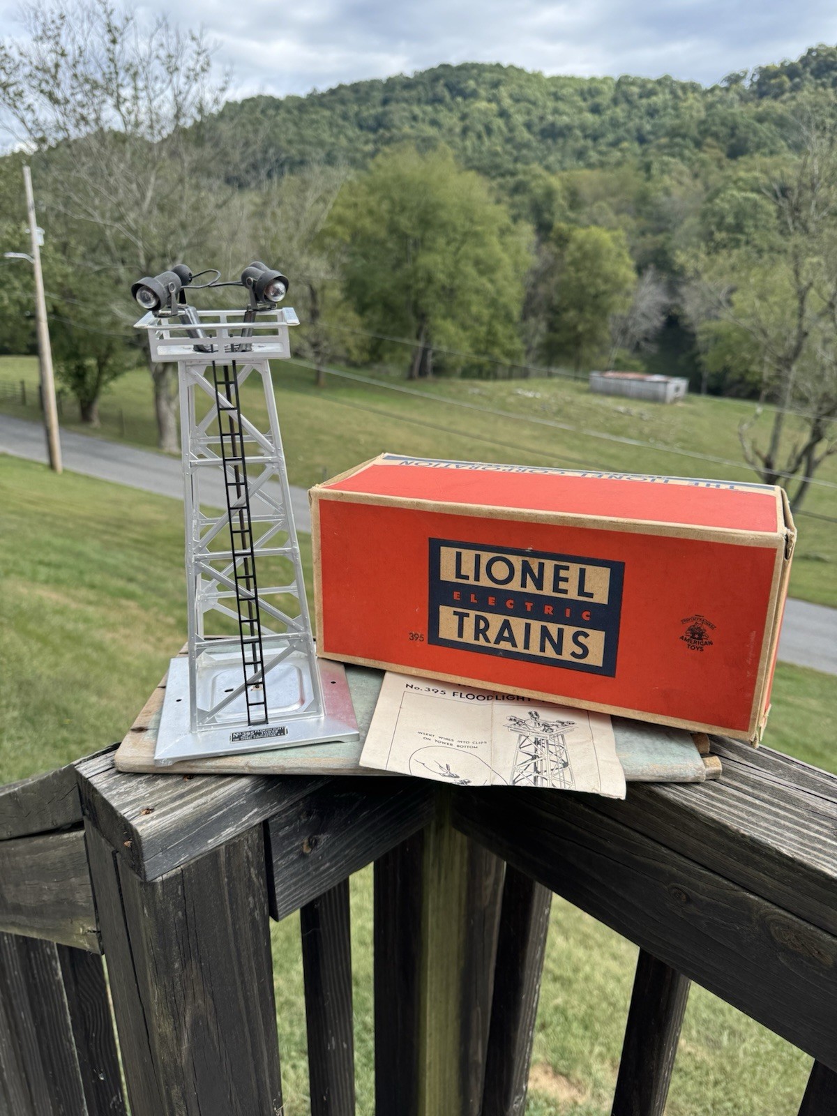 Lionel Postwar No. 395 Floodlight Tower O Gauge w/ Box Instructions Untested