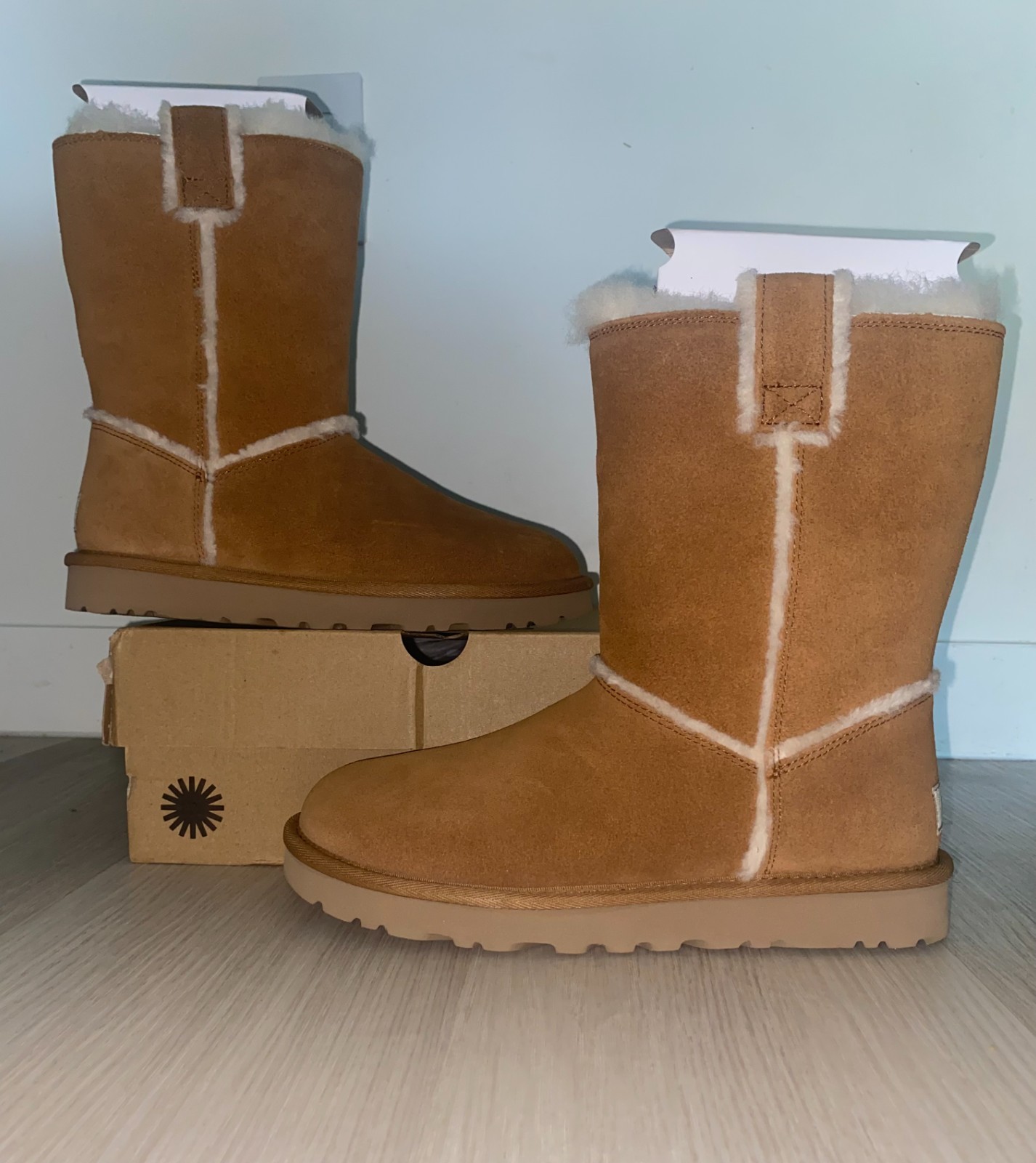 UGG CLASSIC SHORT SPILL SEAM CHESTNUT SHEARLING BOOTS US 7 / EU 38 / UK 5 UGG CLASSIC SHORT SPILL SEAM CHESTNUT SHEARLING BOOTS US 7 / EU 38 / UK 5