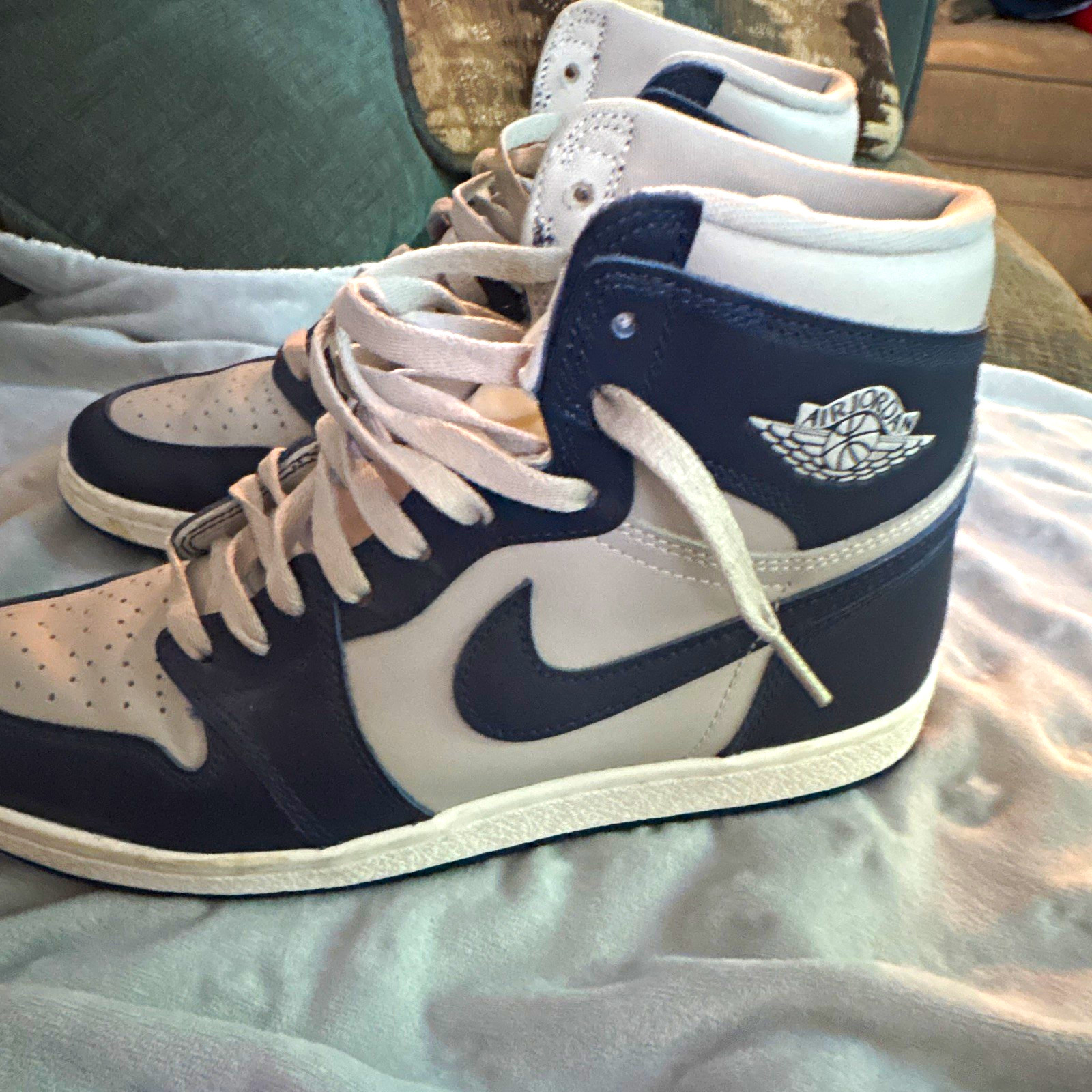 Nike Air Jordan 1 Men\'s High Top Leather Sneakers Navy/White Colorblock Nike Air Jordan 1 Men\'s High Top Leather Sneakers Navy/White Colorblock