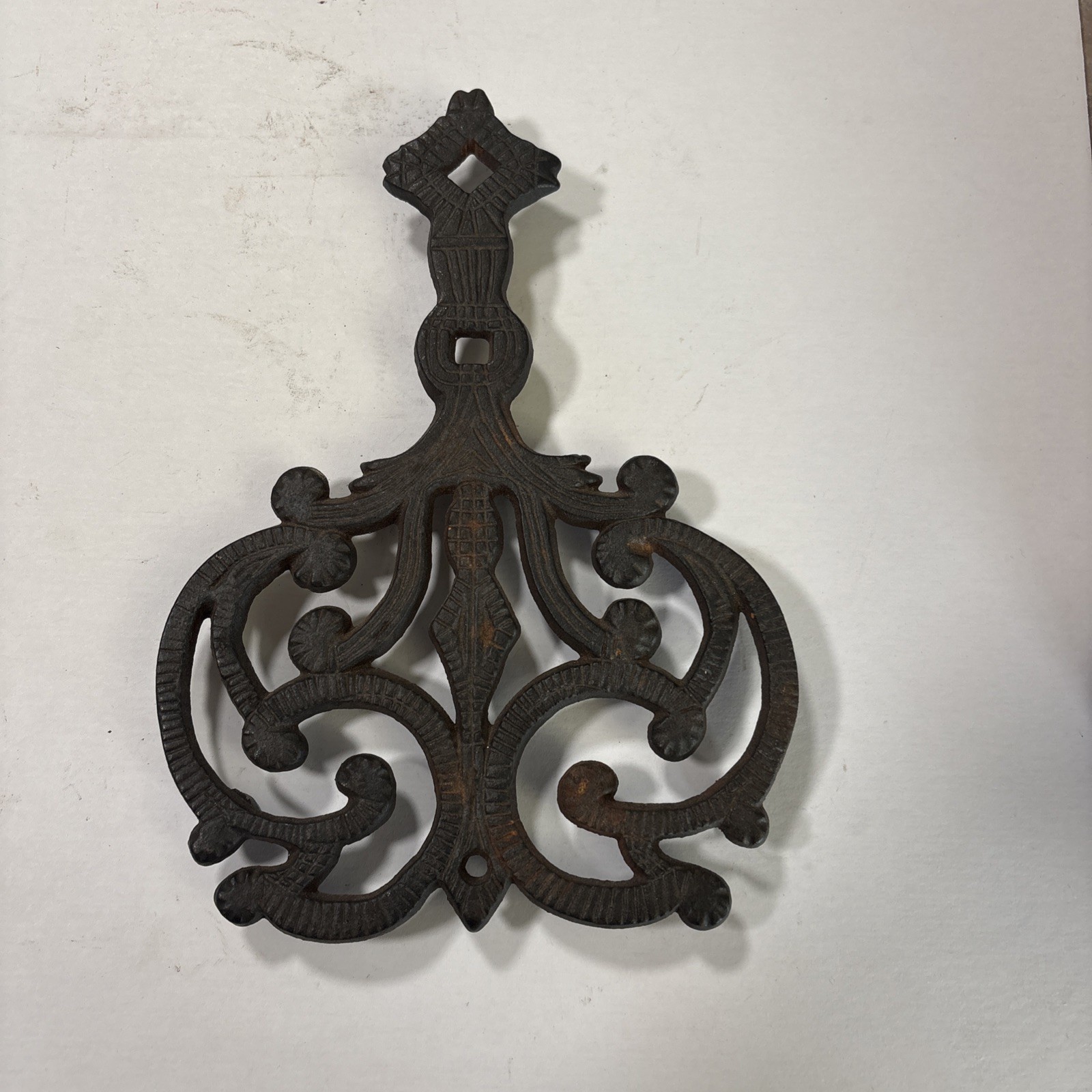 VINTAGE BUTTERFLY T-15 BLACK CAST IRON TRIVET~8.25