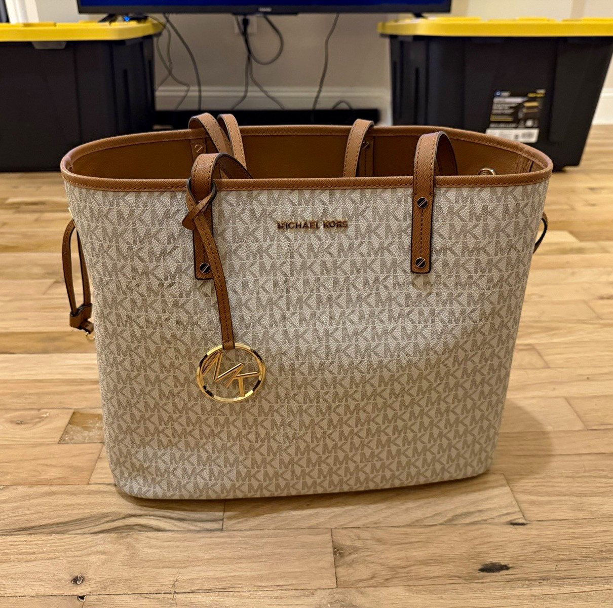Michael Kors Jet Set Large Logo Tote Beige Brown Gold Hardware w/ Pouch Michael Kors Jet Set Large Logo Tote Beige Brown Gold Hardware w/ Pouch