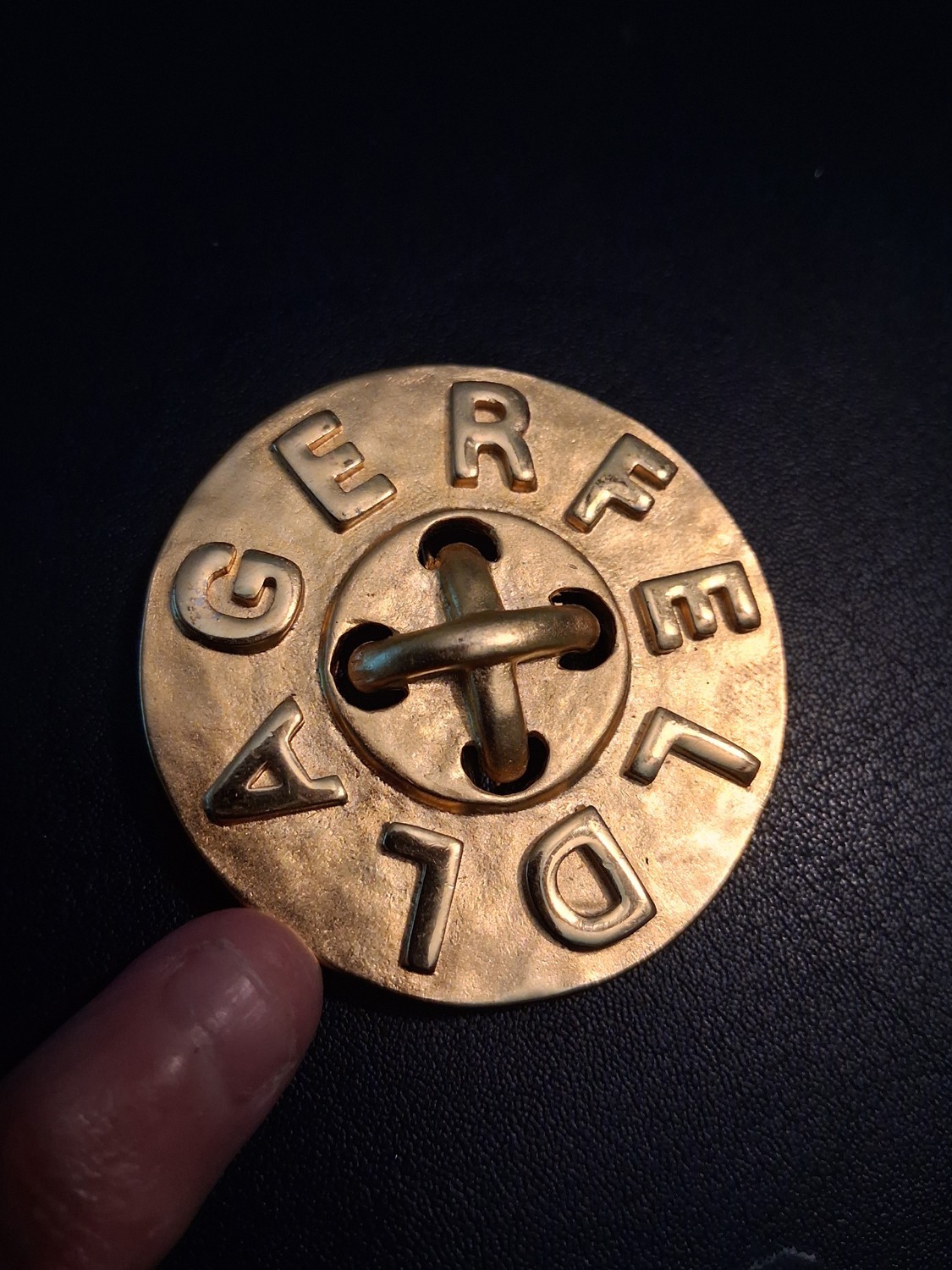 vintage rare Karl Lagerfeld brooch in matte gold plating vintage rare Karl Lagerfeld brooch in matte gold plating