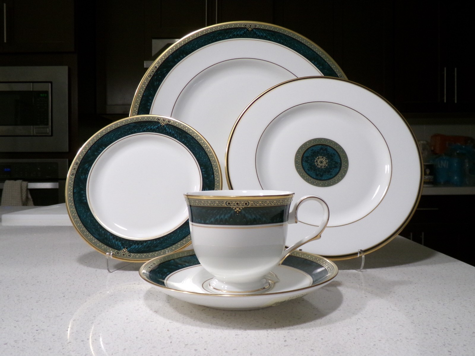 LENOX CLASSIC EDITION COMPLETE PLACE SETTING FIRST QUALITY