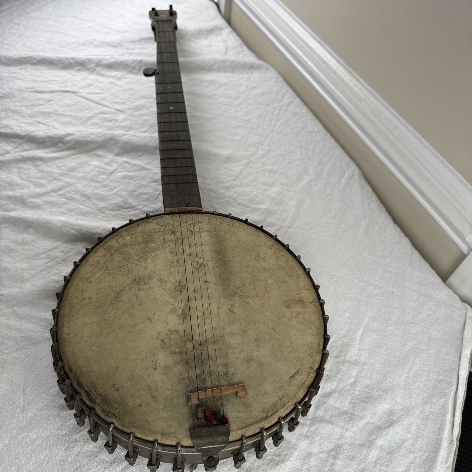 ANTIQUE 1890-1900s BANJO NEEDS A LITTLE TLC. BEAUTIFUL OLD PIECE VERY RARE ANTIQUE 1890-1900s BANJO NEEDS A LITTLE TLC. BEAUTIFUL OLD PIECE VERY RARE