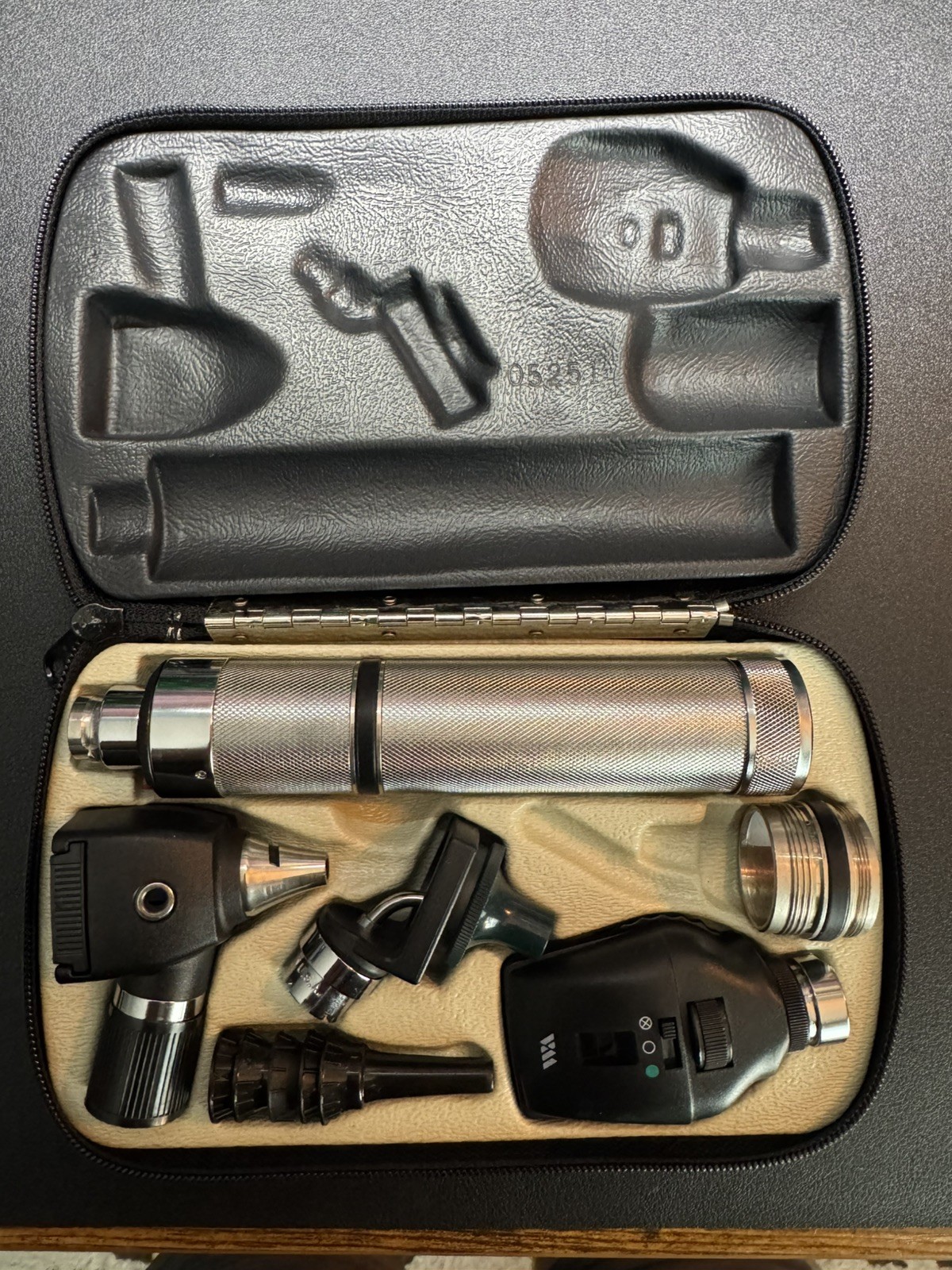 Welch Allyn Diagnostic Otoscope Ophthalmoscope Professional Set w/ Case - Used