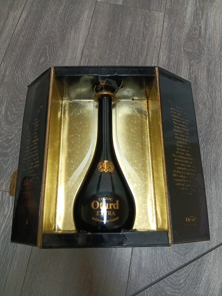 Vintage COGNAC OTARD EXTRA BOTTLE DECANTER with box au Chateau de Cognac Vintage COGNAC OTARD EXTRA BOTTLE DECANTER with box au Chateau de Cognac