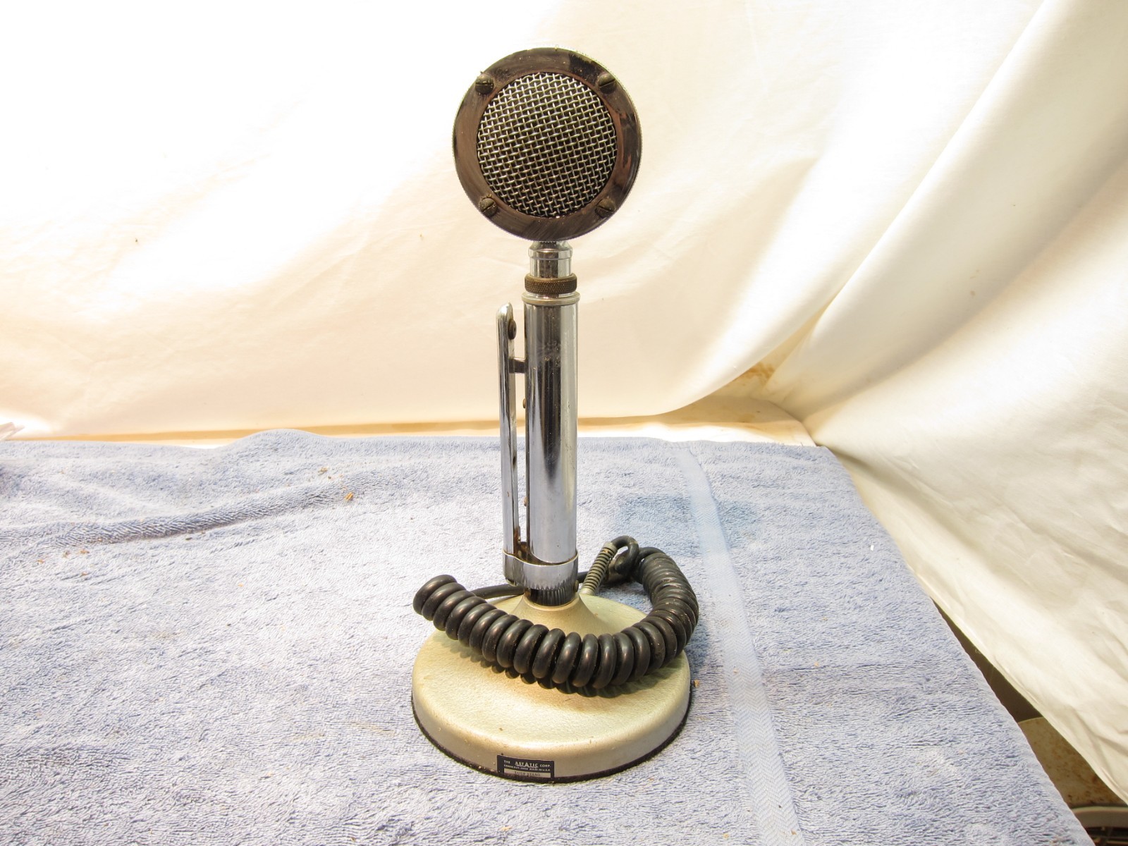 Astatic D-104 Desk Stand Microphone 4-Pin w/ Coiled Cable for CB/Ham Radio Astatic D-104 Desk Stand Microphone 4-Pin w/ Coiled Cable for CB/Ham Radio