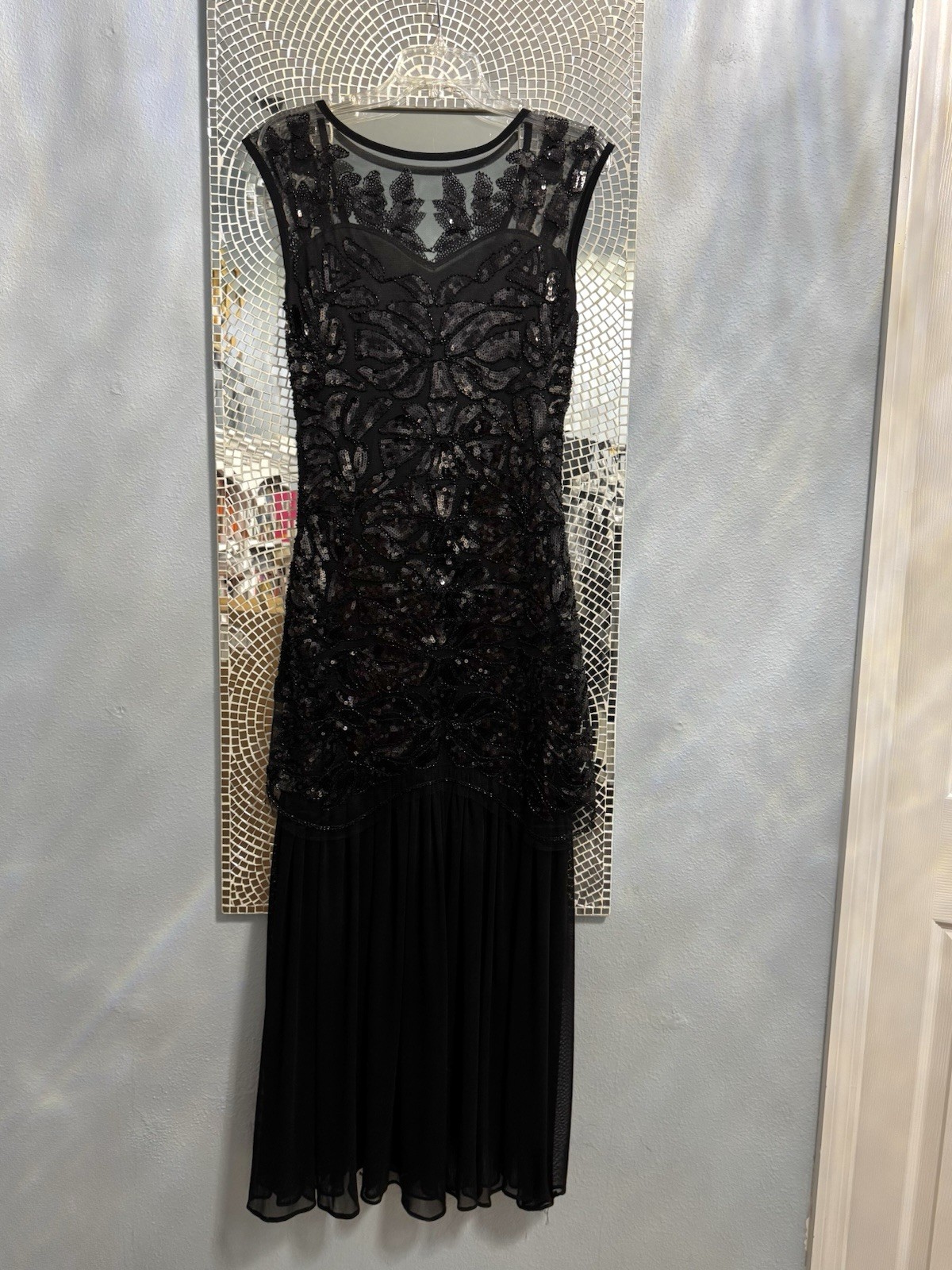 Women\'s Black Sequin Sleeveless Sheath Dress with Chiffon 1920’s flapper