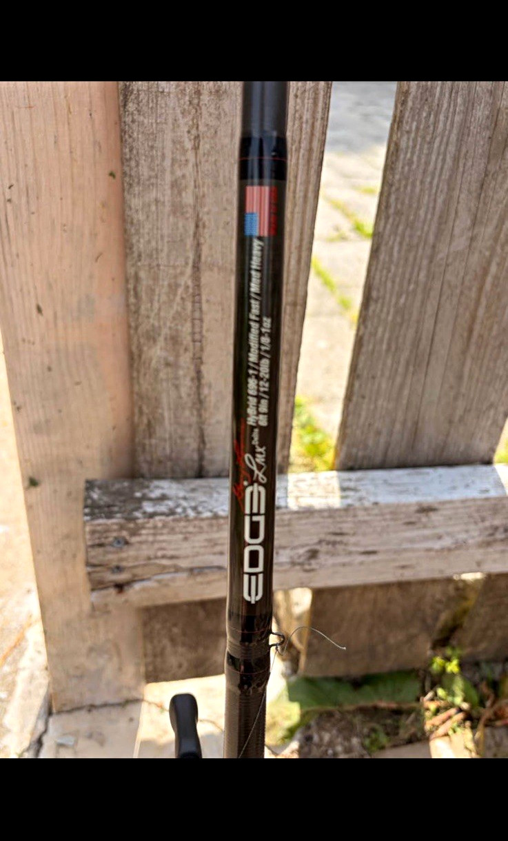 Edge rod by Gloomis - delta 696-1 hybrid mod fast medium heavy 6’9 Edge rod by Gloomis - delta 696-1 hybrid mod fast medium heavy 6’9