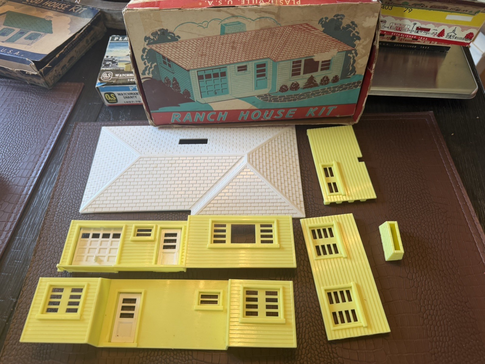 A complete Plasticville O/S Scale No.RH-1 Ranch House in Box Yellow A complete Plasticville O/S Scale No.RH-1 Ranch House in Box Yellow