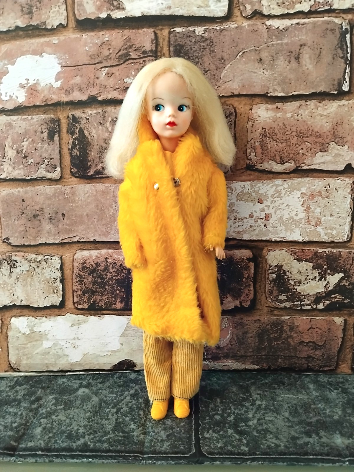 Vintage Sindy 1970 Centrepart Blonde Doll 033029 033030 Slight TLC but Gorgeous