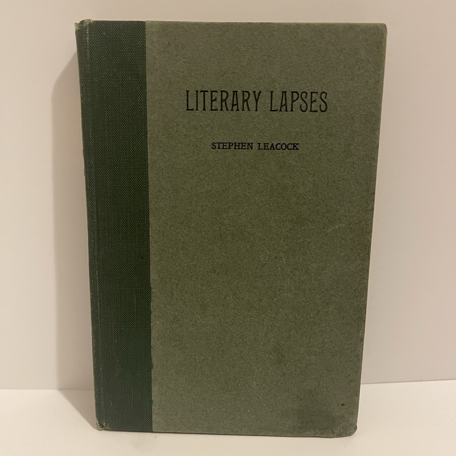 2. Stephen Leacock
LITERARY LAPSES 1910
First Edition True Self-Published Rare 2. Stephen Leacock
LITERARY LAPSES 1910
First Edition True Self-Published Rare