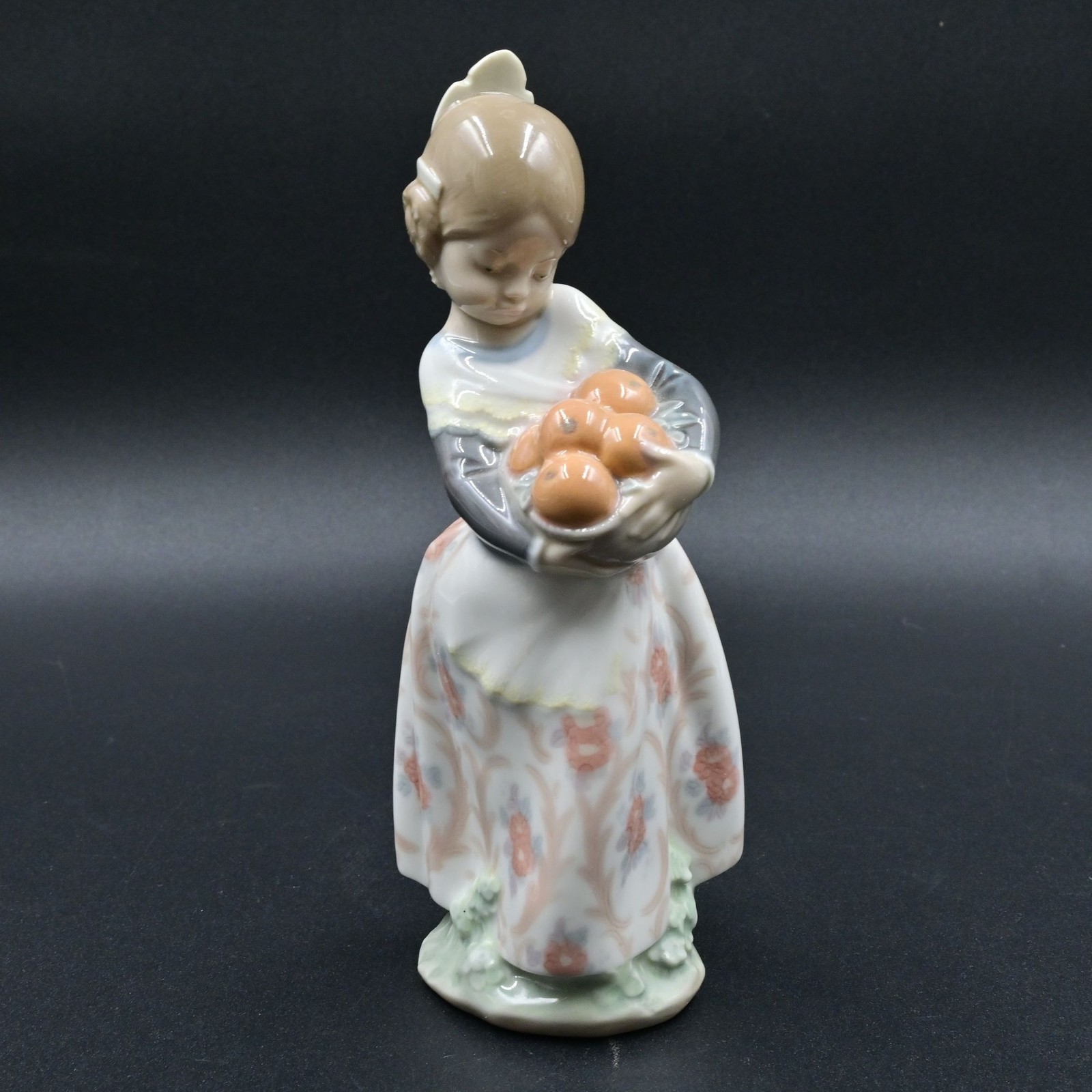 Lladro Valencia Girl With Oranges Porcelain Figurine 4841 Retired Spain Vintage