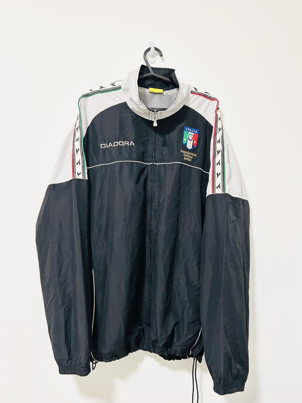 Italy 2000/02 Referee Wind-Breaker size L Italy 2000/02 Referee Wind-Breaker size L