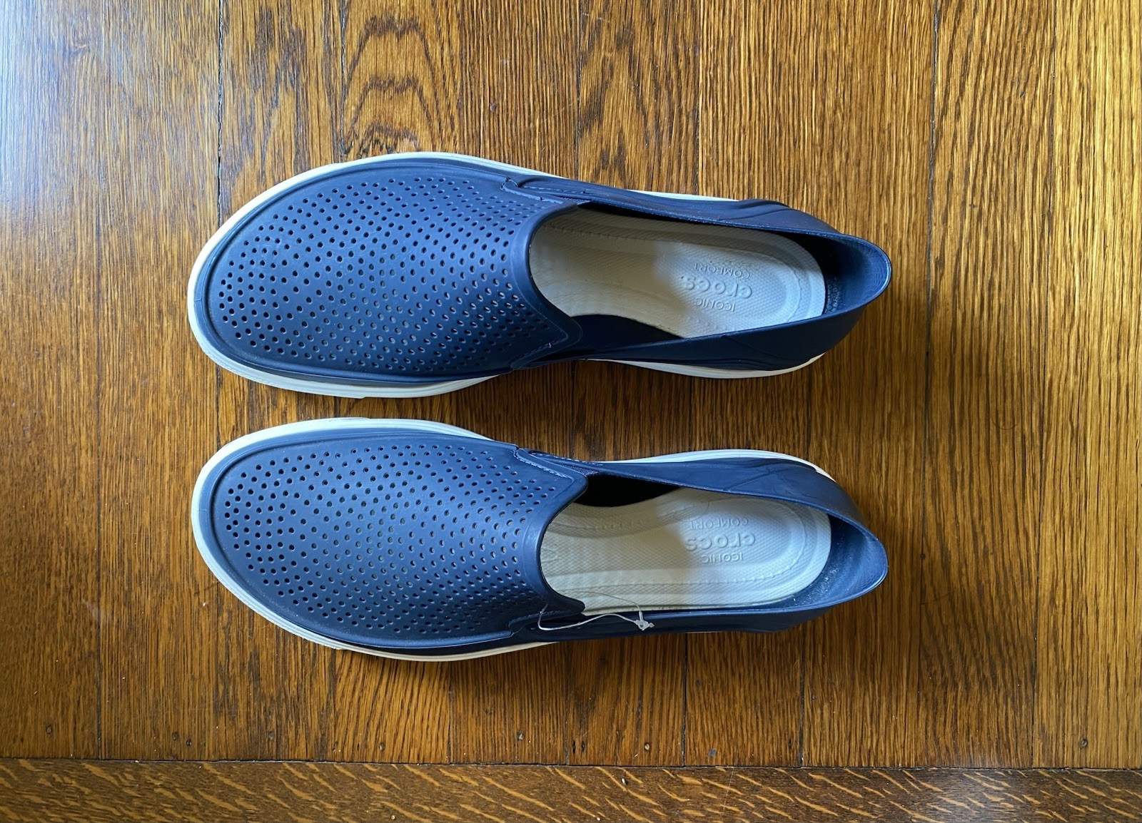 Crocs Men\'s Iconic Comfort Classic Vented Clogs Navy Blue, Size 11