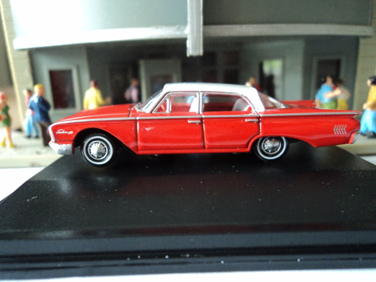 Oxford  1960  FORD Fairlane  Sedan 500 Town   Red  1/87  HO  diecast
