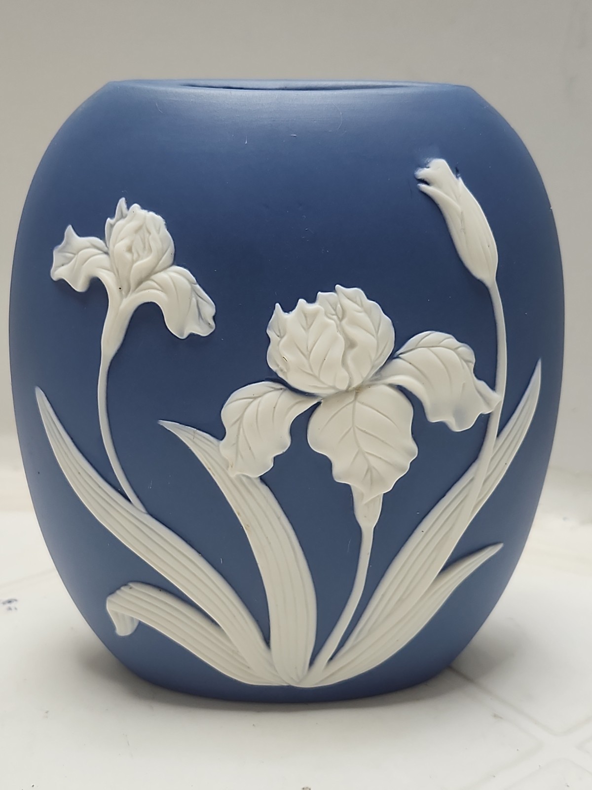 Vintage Flambro Cameo Iris Jasperware Blue Porcelain Vase 5 1/2”h x 6” w  [[16]