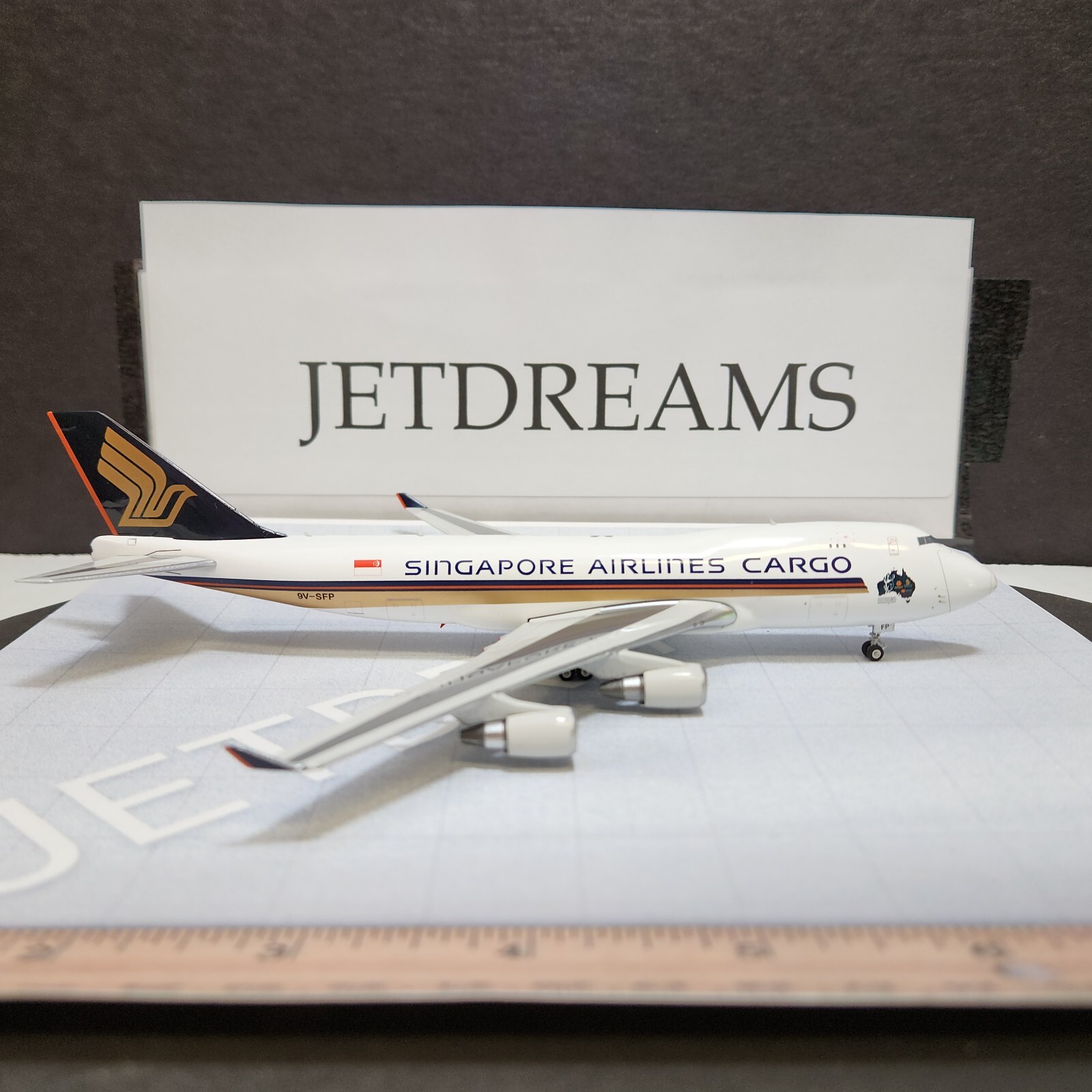 1/400 SINGAPORE AIRLINES CARGO BOEING 747-400F KOALA INT\'L COLORS 9V-SFP PHOENIX