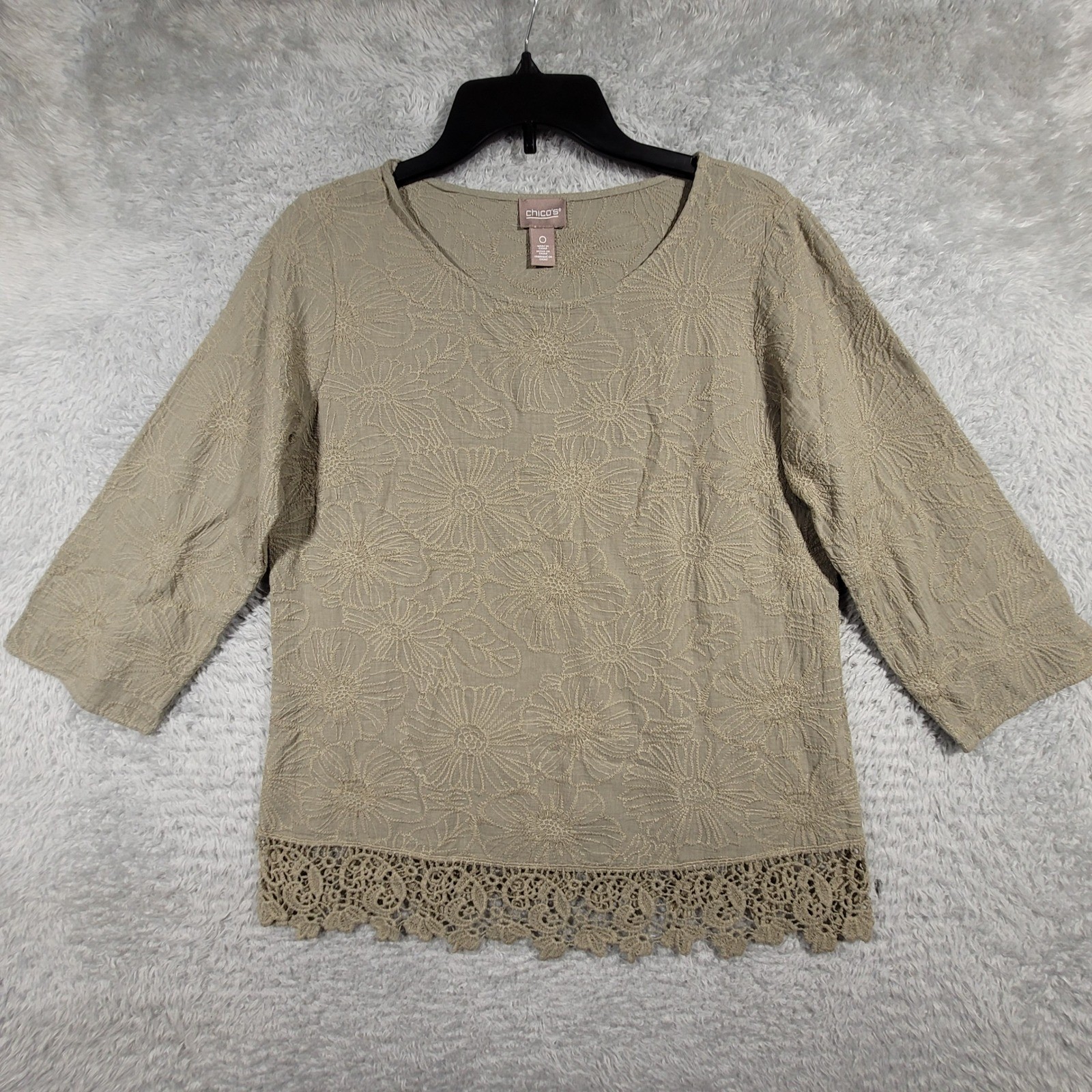 Chicos 0 Blouse Women S 4 Sage Green Embroidered Floral Crochet Lace Hem 3/4 Slv