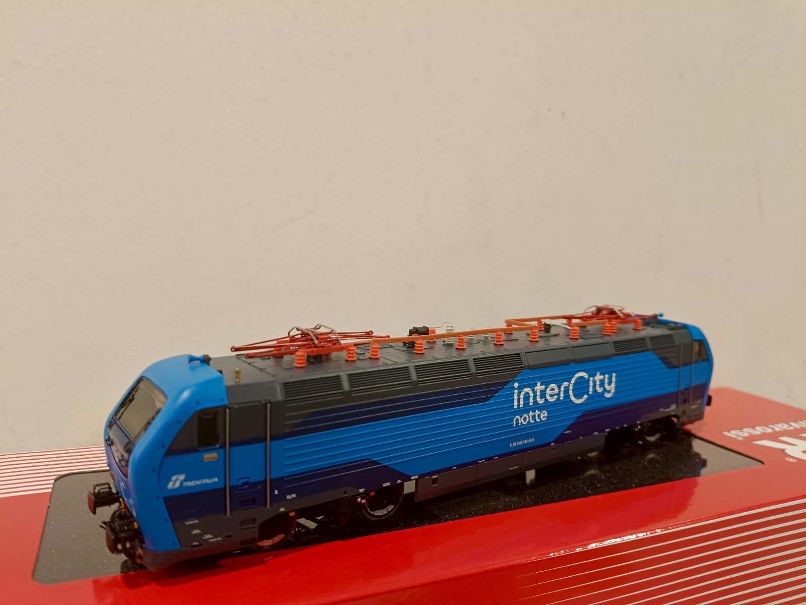 RIVAROSSI HO art.HR 2982 FS locomotive E402B 135livrea Inter City Night ep. VI RIVAROSSI HO art.HR 2982 FS locomotive E402B 135livrea Inter City Night ep. VI
