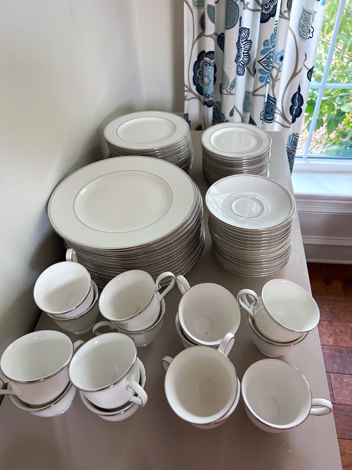 Lenox Federal Platinum Classics Bone China Dinner Set White/Silver, 15 sets Lenox Federal Platinum Classics Bone China Dinner Set White/Silver, 15 sets