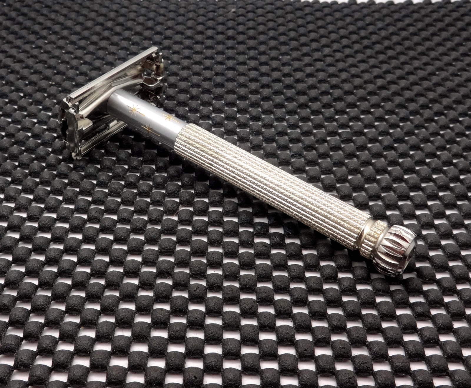 Vintage 1965 Gillette Lady Gillette Gold Handle DE Safety Razor K2  Nice & Clean