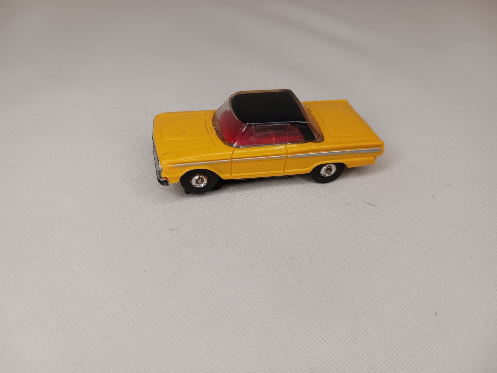 AURORA #1353 FORD FAIRLANE LEMON YELLOW Slot Car Vintage