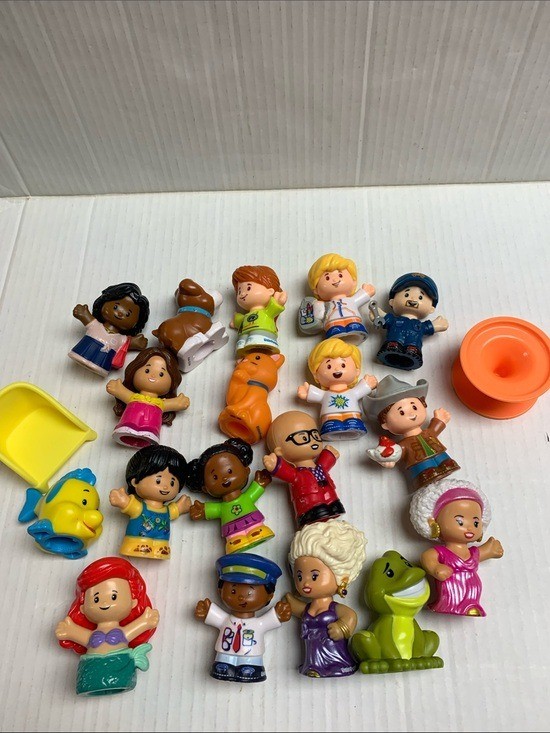 Fisher Price Little People Lot Of 18 People And Accessories Ru Paul Princess Fisher Price Little People Lot Of 18 People And Accessories Ru Paul Princess